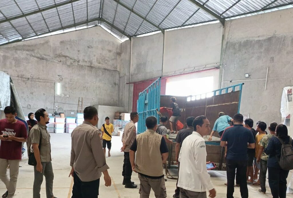 Pilkada Lombok Barat Pengamanan Gudang Logistik KPU 24 Jam Nonstop