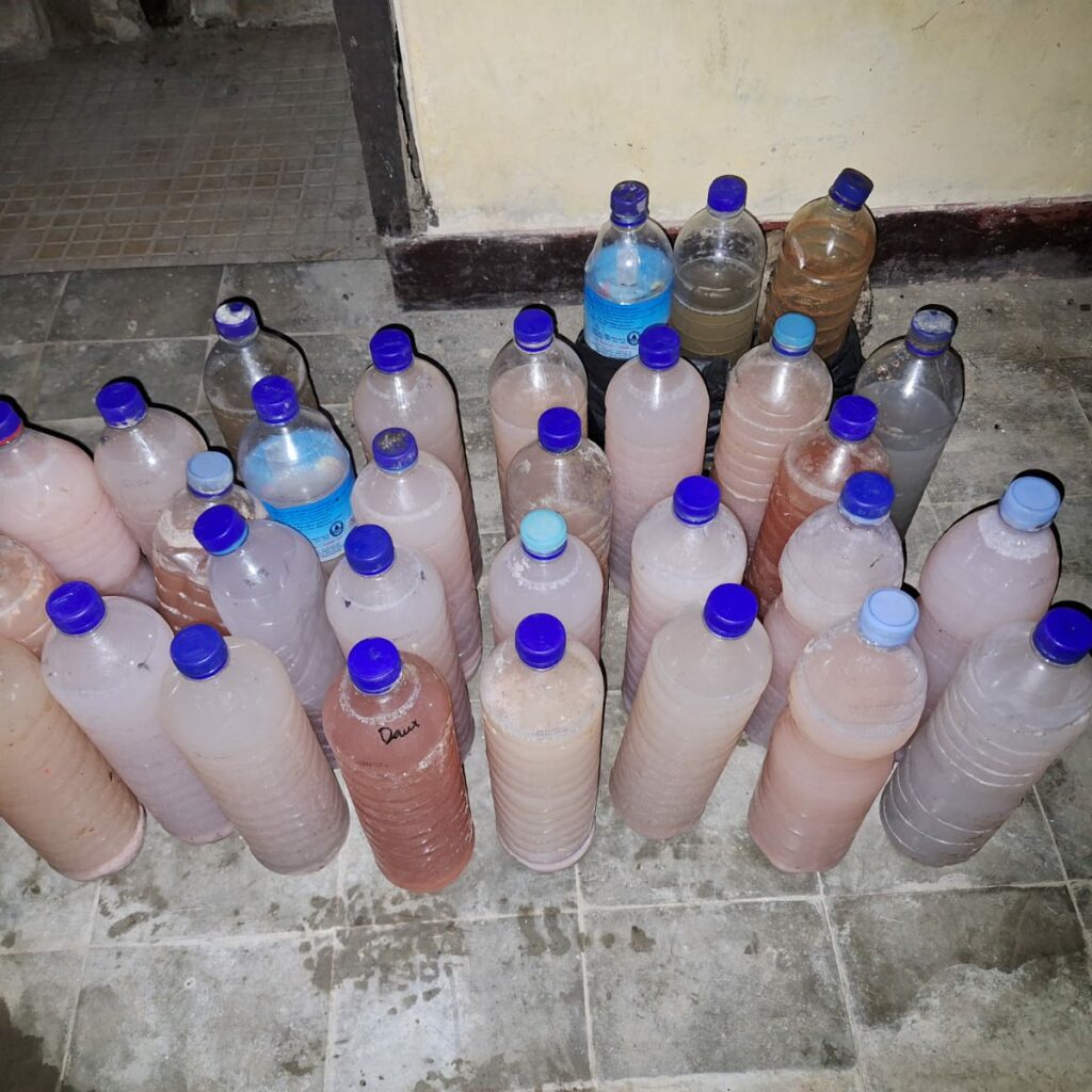 Gerebek Miras Jelang Tahun Baru, Polsek Gerung Amankan Puluhan Botol Tuak