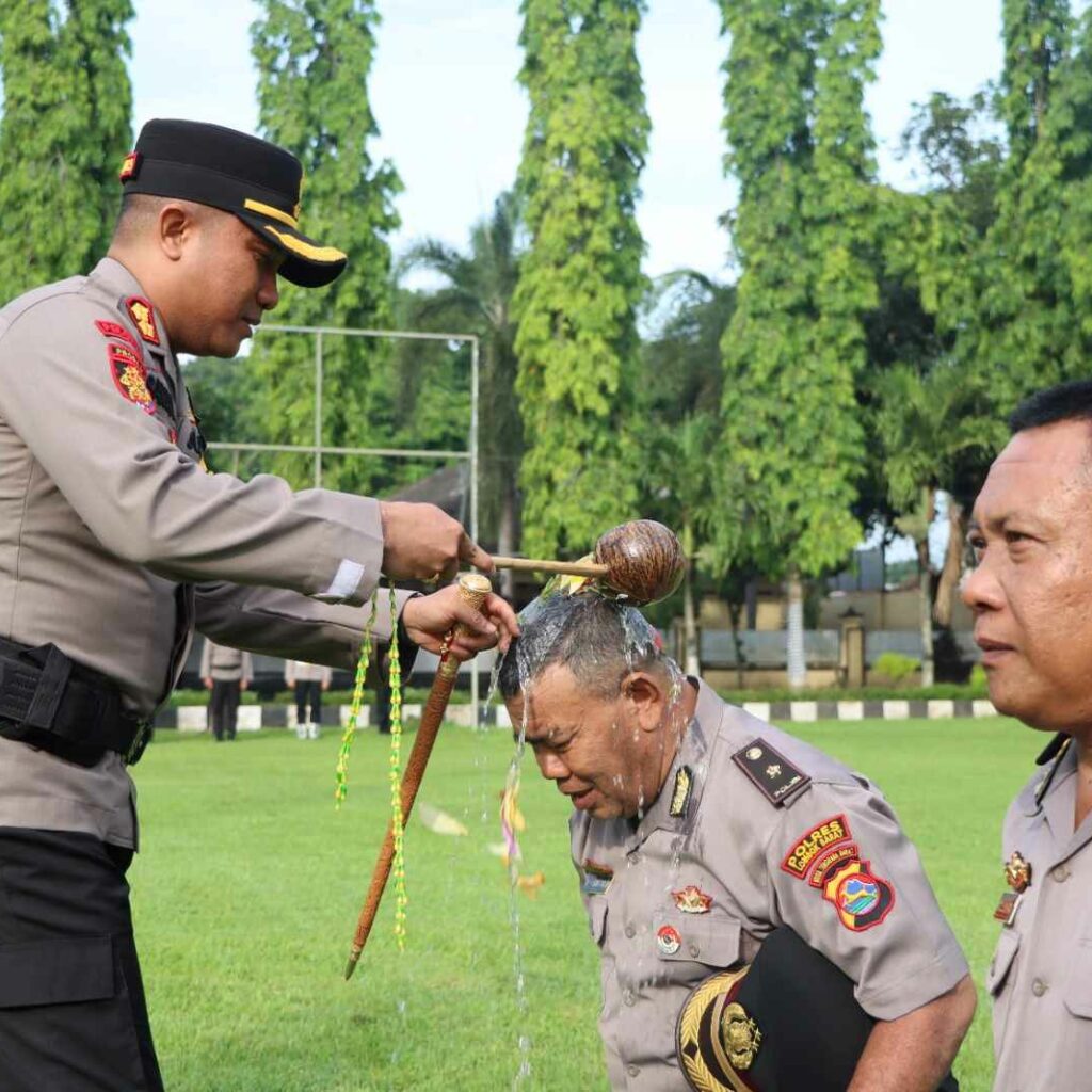 Dedikasi dan Loyalitas Dihargai: Polres Lombok Barat Gelar Upacara Kenaikan Pangkat dan Purna Tugas