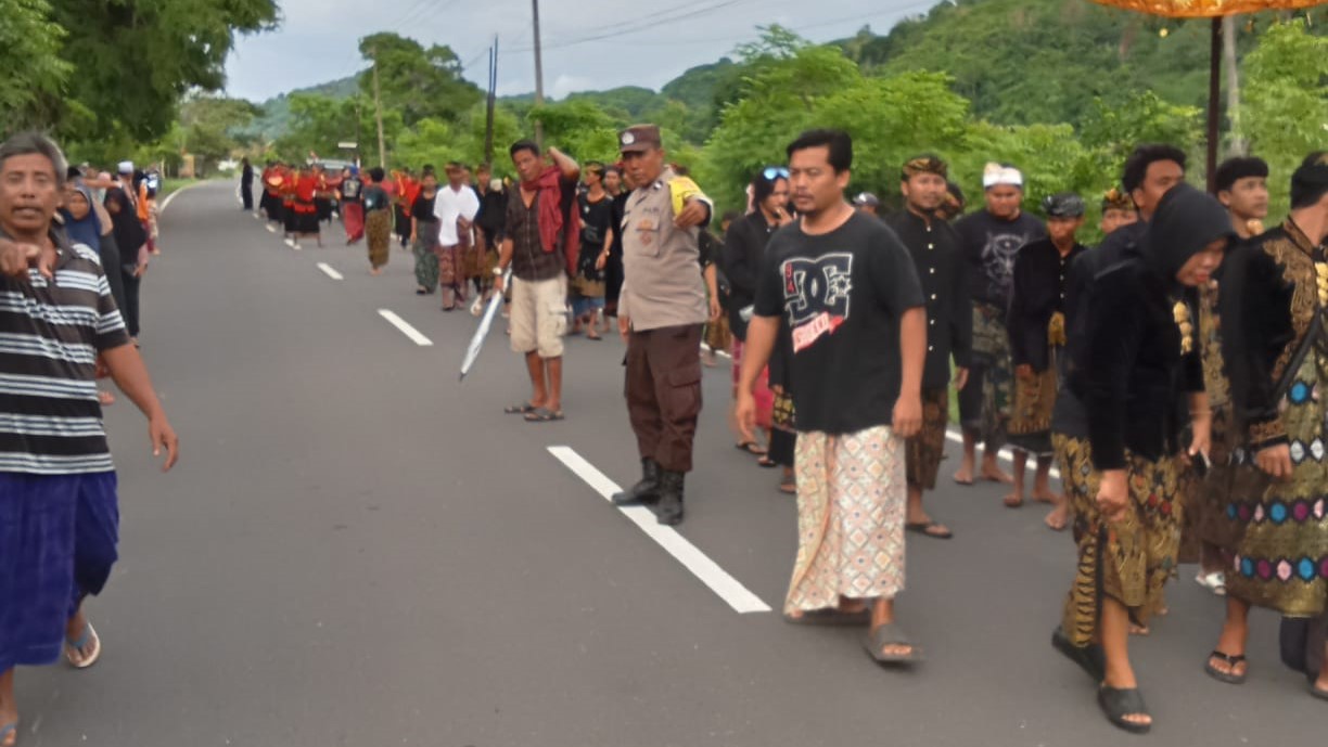 Nyongkolan Sekotong Barat Pengamanan Polisi Ciptakan Suasana Kondusif