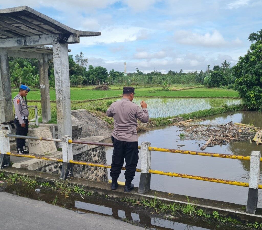 Antisipasi Banjir, Polsek Kediri Gencar Patroli dan Imbau Warga