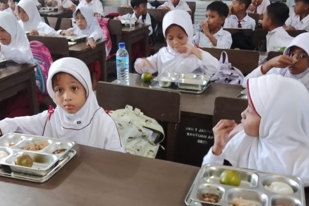 Sinergi Polri dan SPPG Sukseskan Program Makan Bergizi di Kuripan
