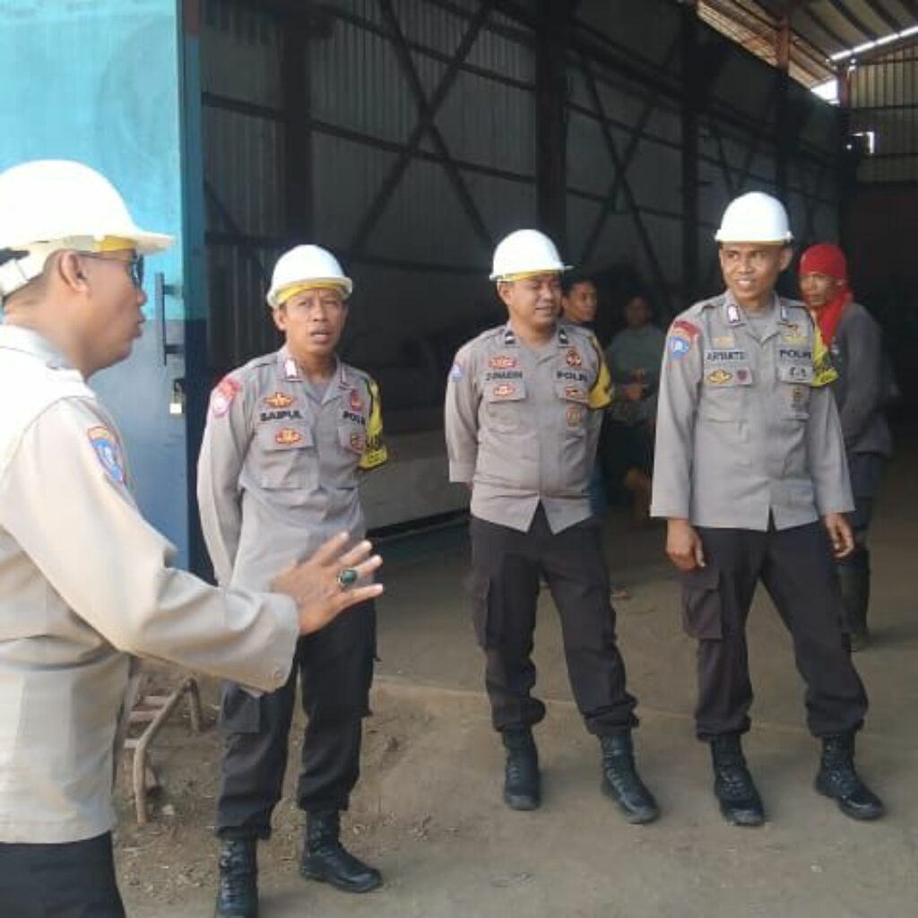 Patroli Dialogis Polsek Lembar: Upaya Polri Ciptakan Kondusifitas Menjelang May Day