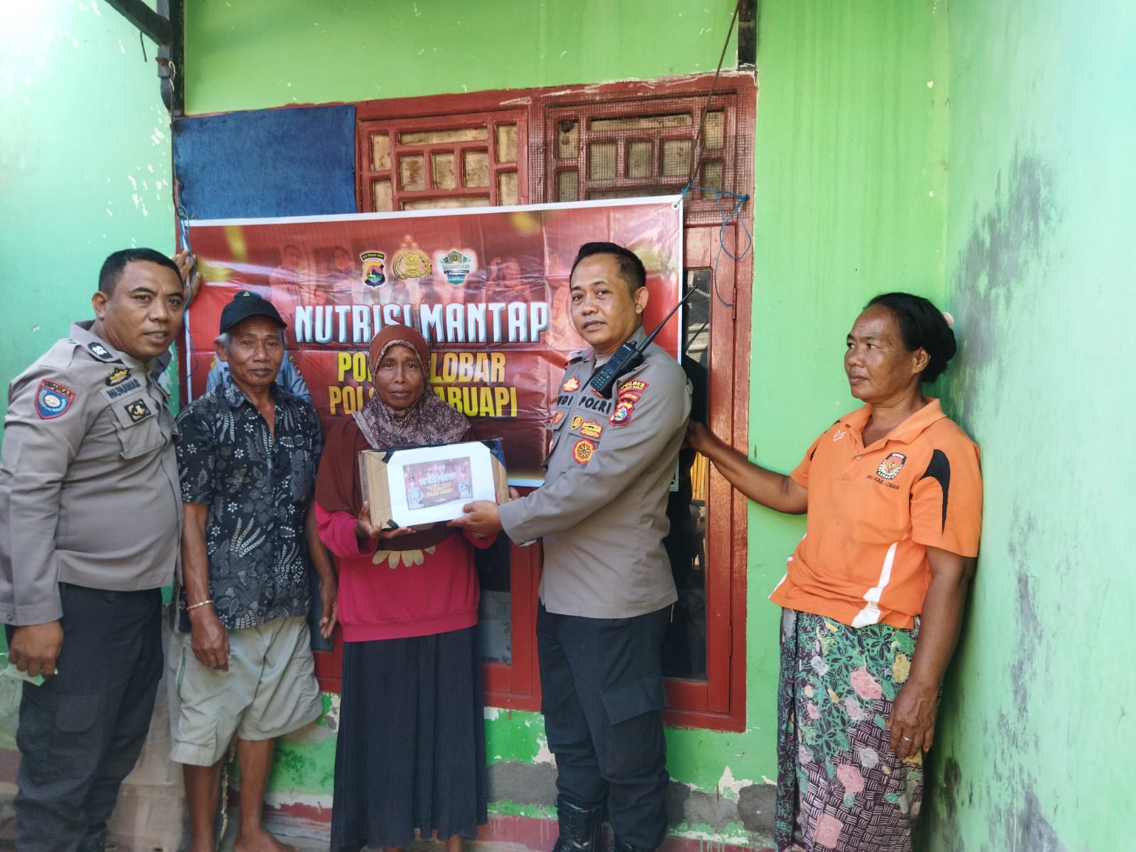Bantuan Nutrisi Polsek Labuapi Dukung Kesehatan Warga Disabilitas di Lombok Barat