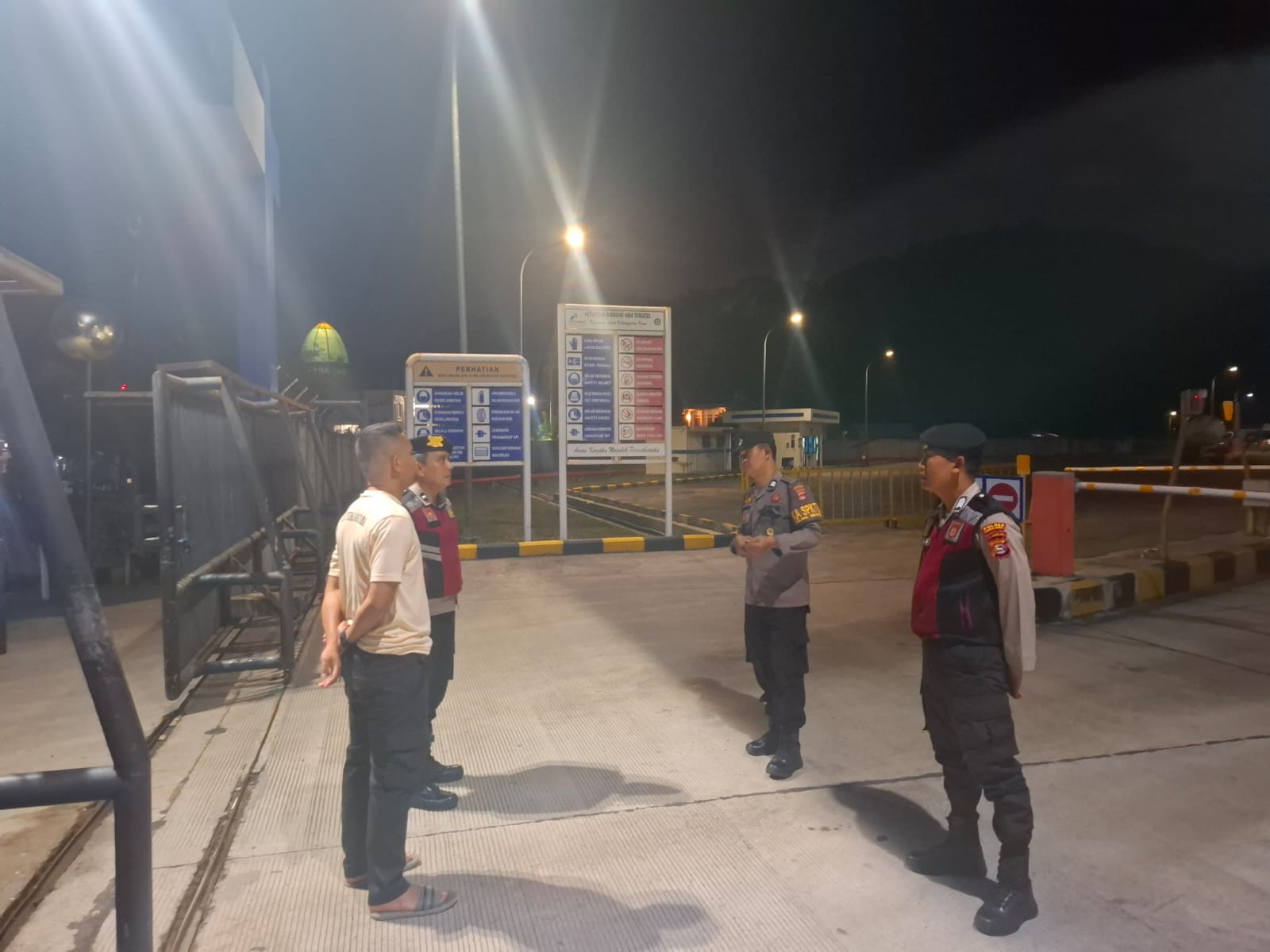 Polisi Rutin Patroli Malam di Depot LPG Sekotong Barat