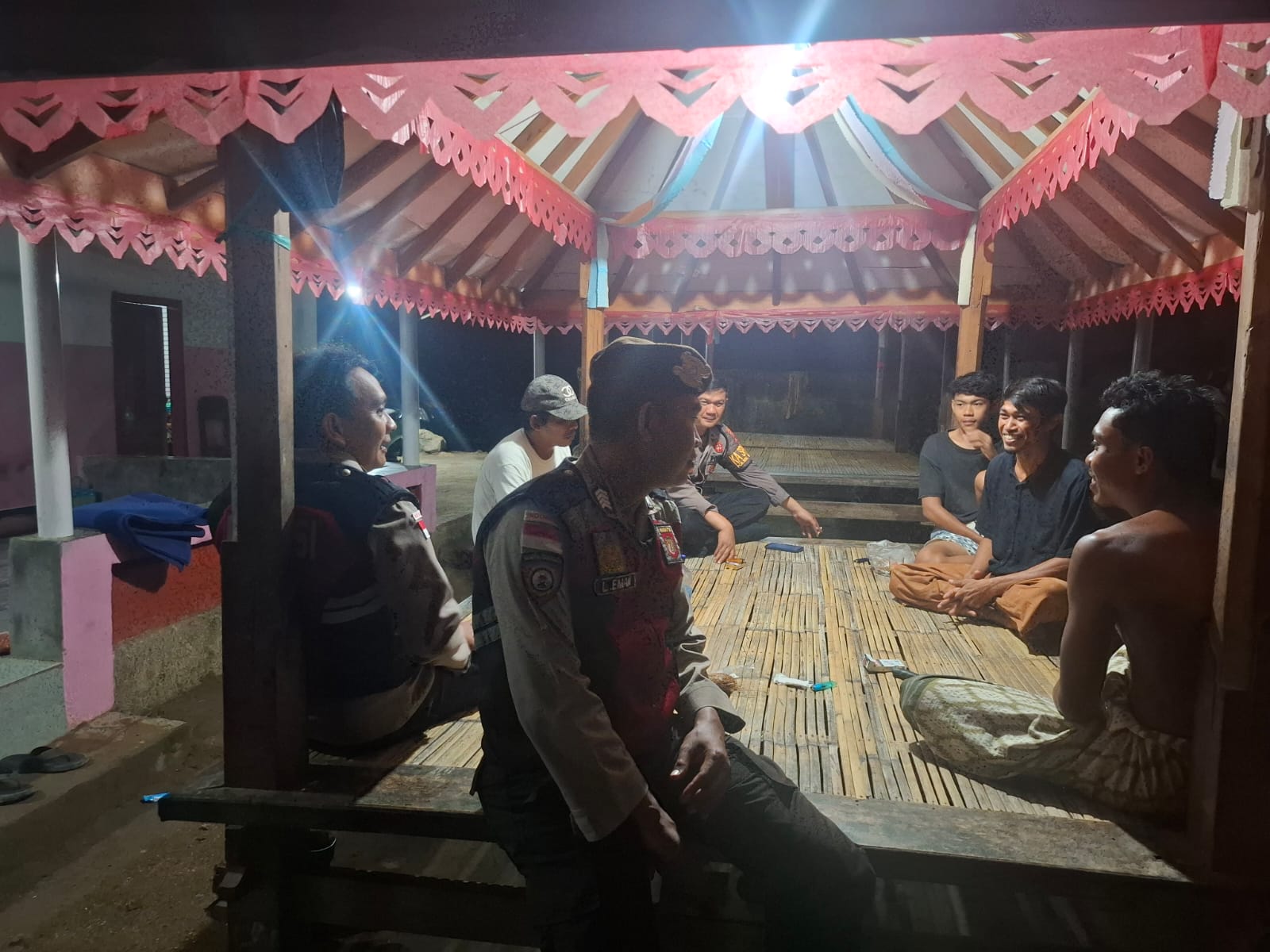 Kedekatan Polisi dan Warga Sekotong, Upaya Nyata Jaga Kamtibmas