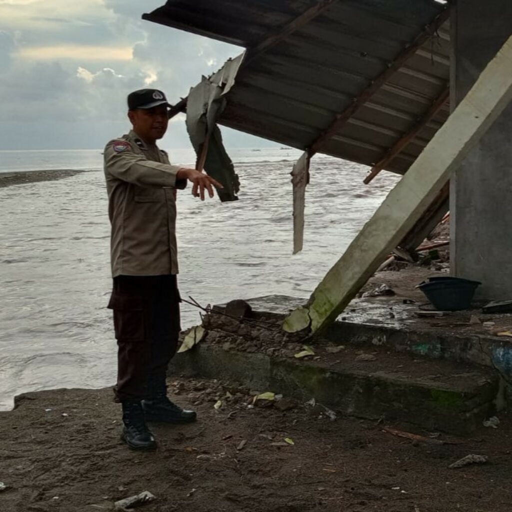 Langkah Tanggap Dini Polsek Batulayar Hadapi Cuaca Buruk di Meninting