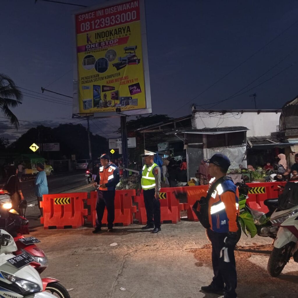 Operasi Gabungan di Kediri: Tertibkan Parkir Liar dan Pedagang di Bahu Jalan