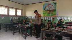 Polsek Gerung Dukung Program Pemberian Makan Bergizi Gratis untuk Siswa SDN Dasan Tapen
