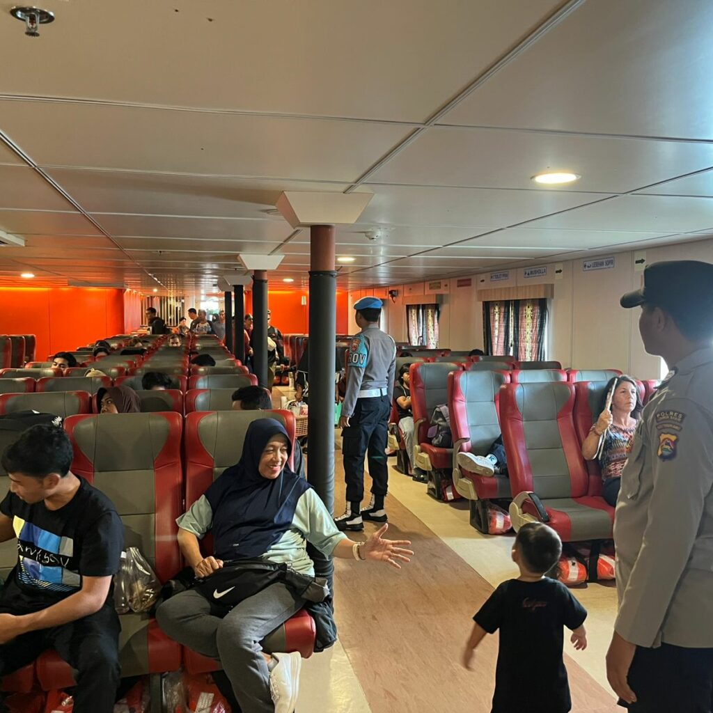 Patroli Kapal dan Pengamanan Pemuatan: Upaya Polsek Lembar Mencegah Premanisme