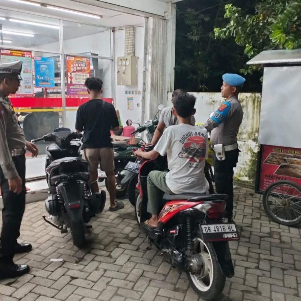 Sinergi Polri dan Warga, Polsek Kediri Gelar Patroli Dialogis