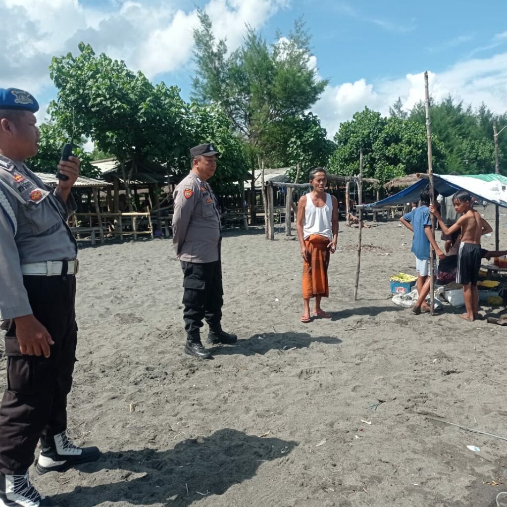 Keamanan Pantai Cemare Dijaga Ketat, Polsek Lembar Lakukan Patroli Rutin