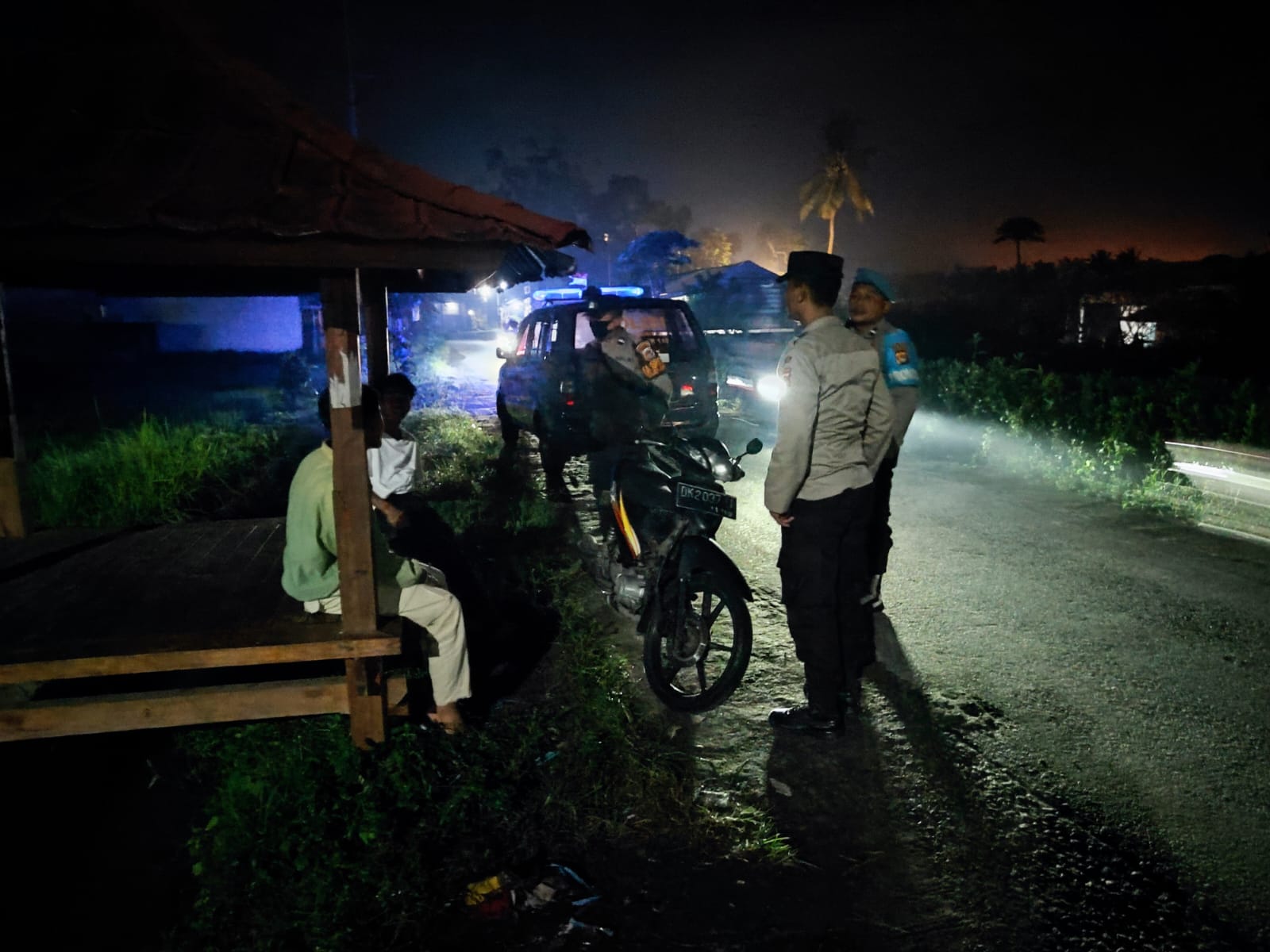 Patroli Malam Polsek Kuripan Antisipasi 3C dan Gangguan Kamtibmas
