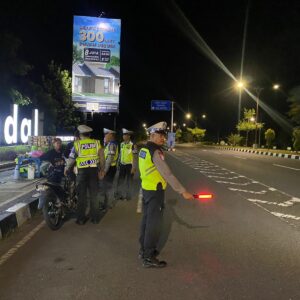Satlantas Lombok Barat Perketat Patroli Malam di Gerung dan Sekitarnya