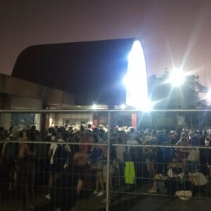 Antrean Wisatawan Asing di Lembar Melonjak, Penyeberangan ke Bali Dialihkan via Kapal Feri