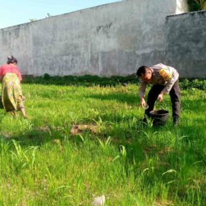 Polsek Kuripan Dorong Produktivitas Lahan Warga di Desa Jagaraga