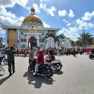 Ribuan Peserta Ikuti Pawai Alegoris HUT ke-80 RI di Gerung