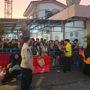 Ratusan Turis Alihkan Perjalanan ke Pelabuhan Lembar Imbas Penutupan Fastboat