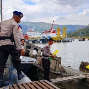 Beras Murah Bulog Ludes dalam GPM Polairud Polres Lombok Barat di Lembar