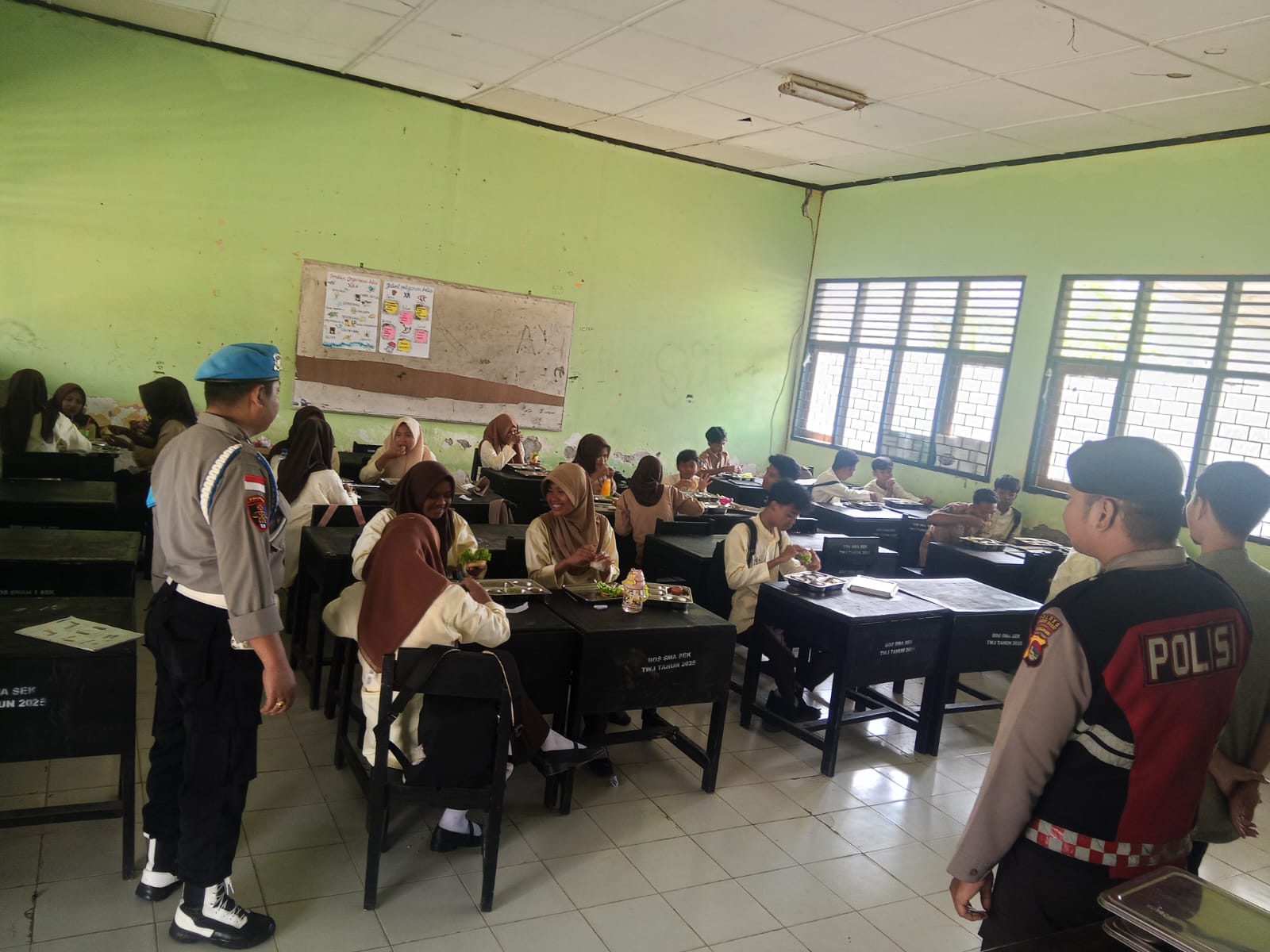 Ribuan Siswa di Sekotong Nikmati Makanan Bergizi Gratis, Program Pemerintah Jamin Gizi Anak Sekolah
