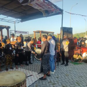 Peresean di Sekotong Barat: Warisan Sasak yang Menguatkan Persaudaraan Warga