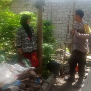 Warga Karang Bayan Antusias Sambut Program Pekarangan Pangan dari Bhabinkamtibmas Perampuan