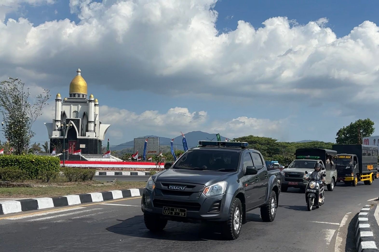 Sinergi TNI-Polri dan Pemda Lombok Barat Gelar Patroli Humanis
