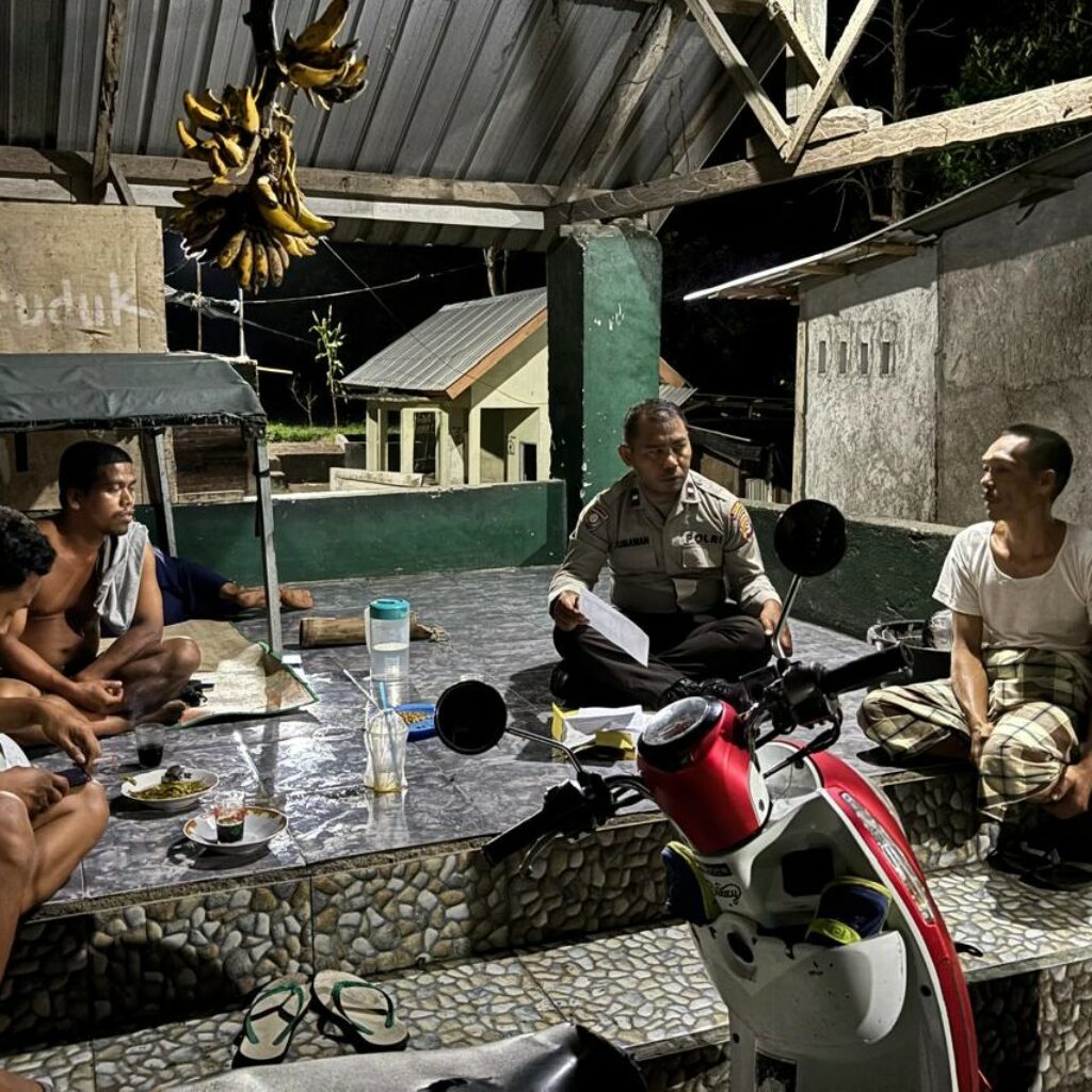 Sat Binmas Polres Lombok Barat Sambangi Pos Siskamling Sama Jaya