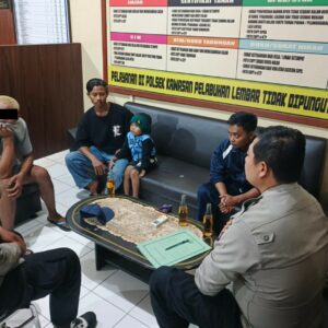 KMP Parama Kalyani Lakukan Evakuasi Penumpang di Perairan Lembar, Lombok Barat