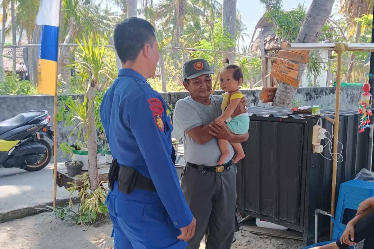 Polairud Gencarkan Imbauan Kebersihan dan Keselamatan di Pantai Senggigi