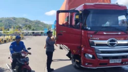 Polsek Kawasan Pelabuhan Lembar Kawal Bongkaran KMP Trimas Laila Tanpa Kendala