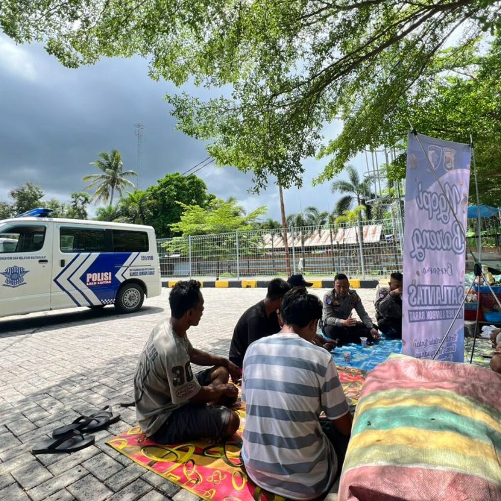 Program “Polantas Menyapa” Bangun Kesadaran Baru di Kalangan Sopir Lobar