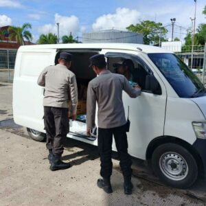 Cegah Barang Ilegal, Polisi Periksa Bongkaran Kapal di Pelabuhan Lembar