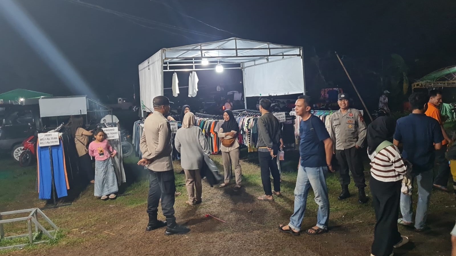 Patroli Polsek Kediri di Pasar Malam, Rasa Aman Terjamin