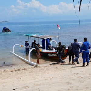 Perayaan HUT Polairud: Penanaman Terumbu Karang di Pantai Elak-elak