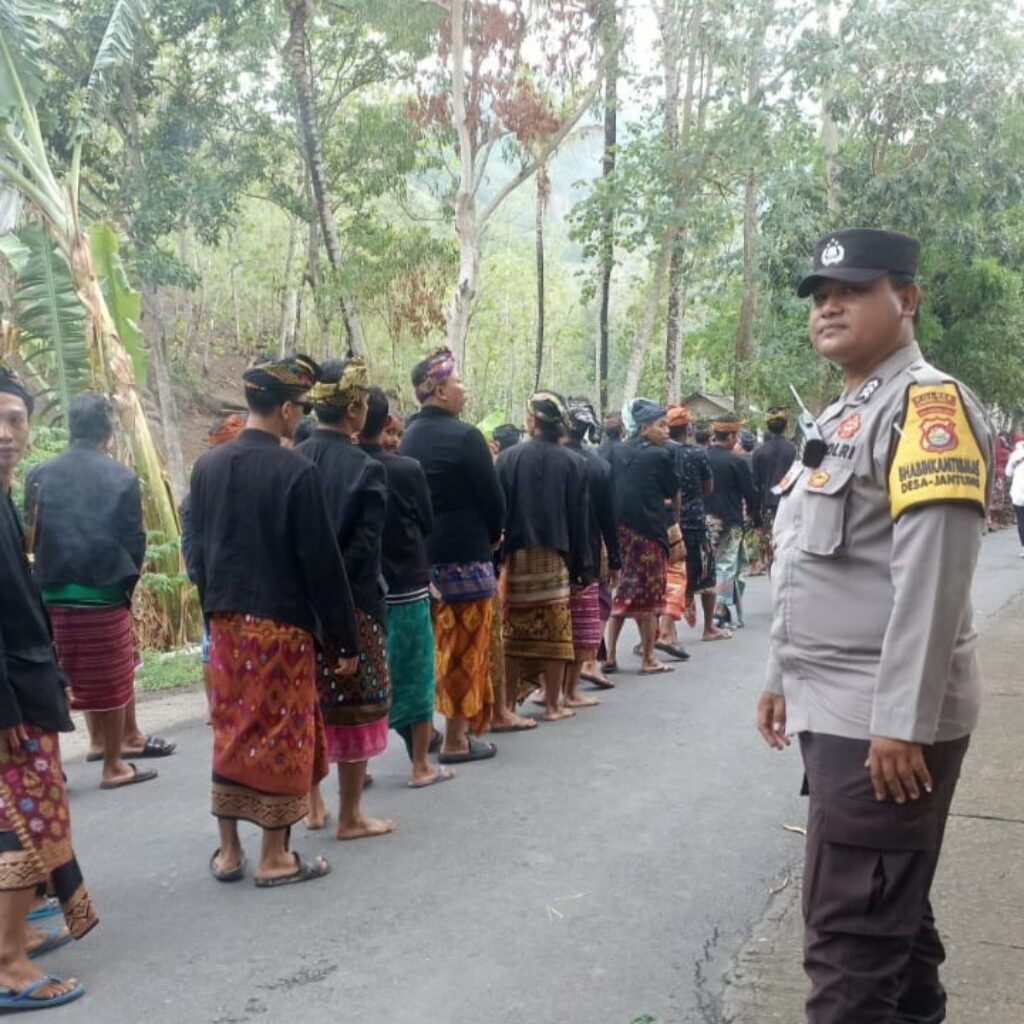 Meriahnya Tradisi Nyongkolan Lombok Barat dengan Pengamanan Polsek Lembar