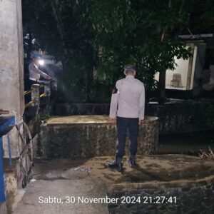 Cegah Banjir dan Pohon Tumbang, Polsek Kediri Rutin Patroli Malam