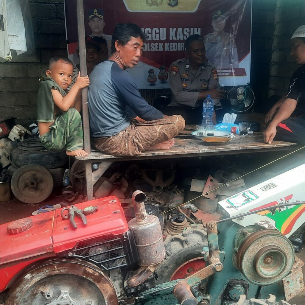 Polri Dekat dengan Masyarakat: Edukasi dan Keamanan di Minggu Kasih Polri