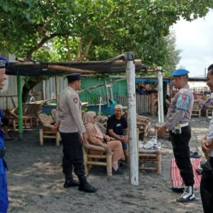 Liburan Tenang di Pantai Cemara: Polisi Gencar Patroli Kamtibmas
