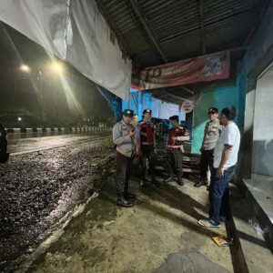 Polsek Kuripan Lakukan Patroli Malam, Pastikan Keamanan Jalan Bypass BIL 1