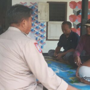 Polisi Sosialisasi Kamtibmas di Desa Kuripan, Pastikan Pilkada Lombok Barat Aman