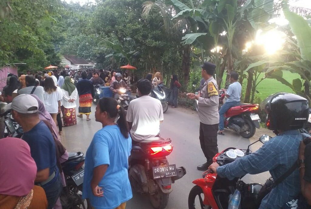 Harmoni Tradisi dan Keamanan: Polisi Kawal Prosesi Nyongkolan di Dua Lokasi