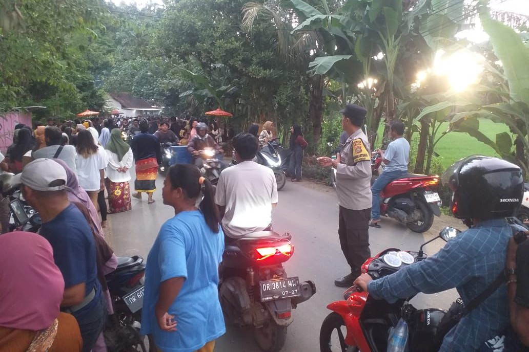 Harmoni Tradisi dan Keamanan: Polisi Kawal Prosesi Nyongkolan di Dua Lokasi