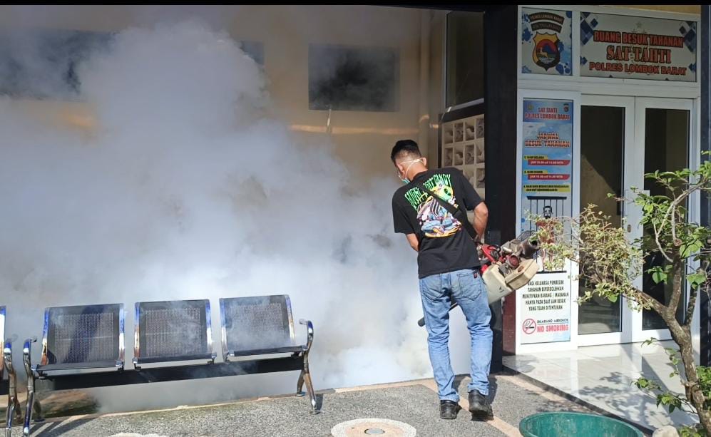 Lombok Barat Siaga DBD: Polres Gandeng Polda Gelar Fogging di Polsek Jajaran