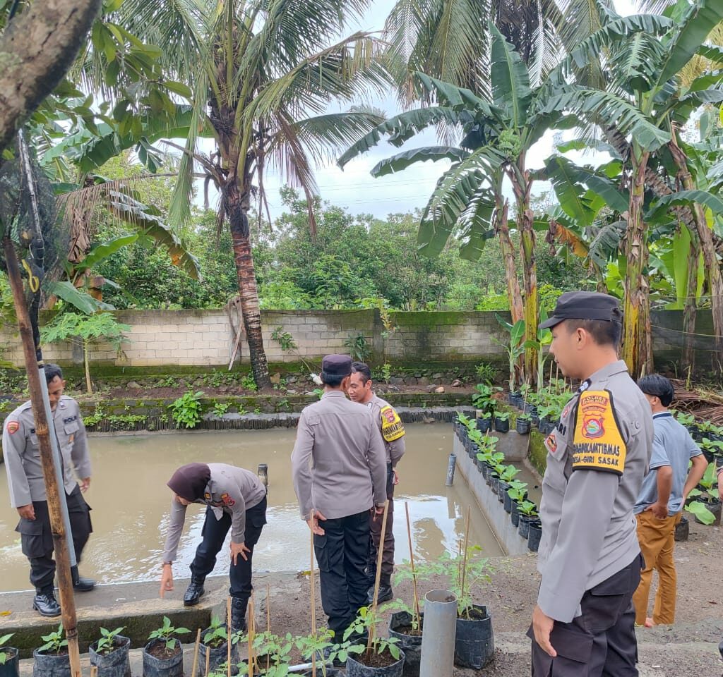 Polres Lombok Barat Kawal Ketahanan Pangan Desa Kuripan Utara