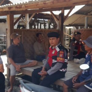 Efektif Jaga Kamtibmas, Polres Lombok Barat Sapa Warga Kebunayu dengan Patroli Dialogis