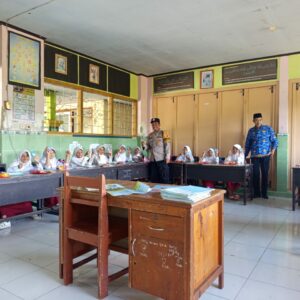 Gizi Anak Terjamin: Polsek Gerung Amankan Program Makan Bergizi Gratis