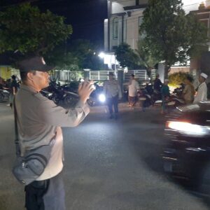 Pengamanan Ramadan di Labuapi: Polisi Jaga Ketertiban Jamaah