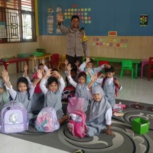 Gizi Anak Lombok Barat Terjamin: Polisi Awasi Distribusi Makanan Bergizi Gratis
