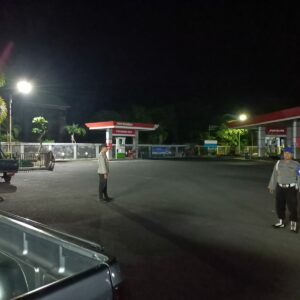 Patroli Malam Polsek Batulayar: Menjaga Keamanan Warga di Tengah Ancaman Kejahatan